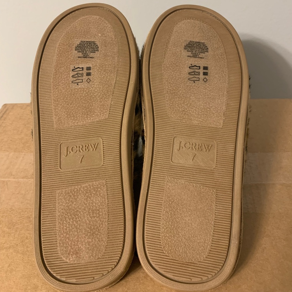 *SOLD* 🌺HP🌺 J.Crew leopard fuzzy slippers - Picture 5 of 7